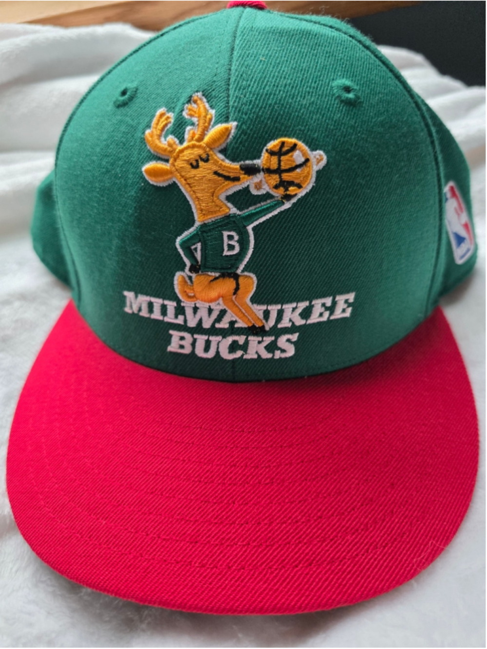 Mitchell & Ness Milwaukee Bucks Green and Red Snapback Hat 7 5/8 EUC